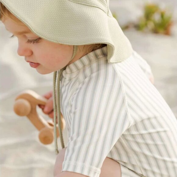 NWT - Quincy Mae zip onepiece swim and sun hat set - Picture 2 of 4